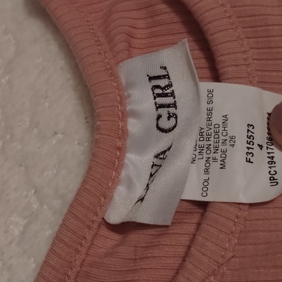 Size 4 90's style skirt and top - Picture 7 of 7